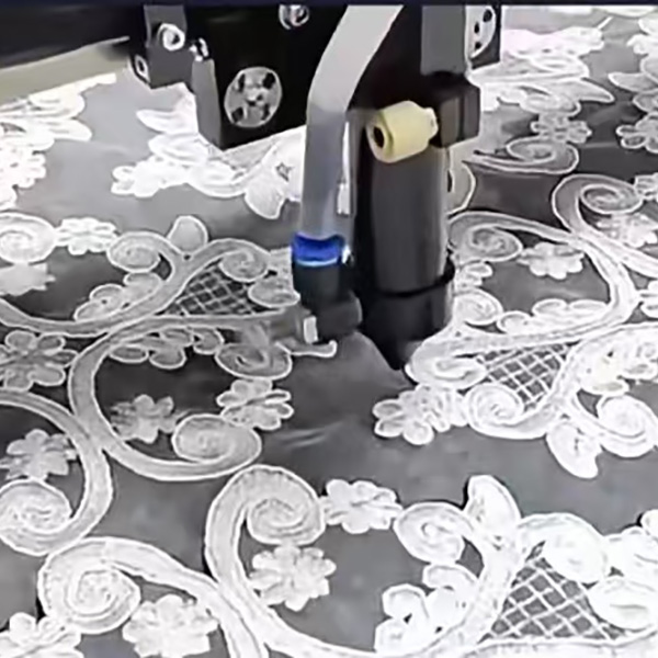 Pagputol ng Lace Sa Laser Technology: Pagsasama ng Modern at Tradisyonal na Mga Diskarte