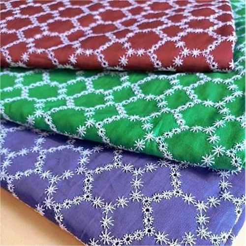 Ang perforated na tela ay ang pinakamahusay na pagpipilian para sa damit ng kababaihan