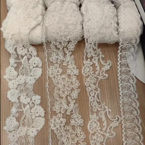 Moda at katangi -tanging mesh polyester na may burda ng puntas para sa damit ng kababaihan
