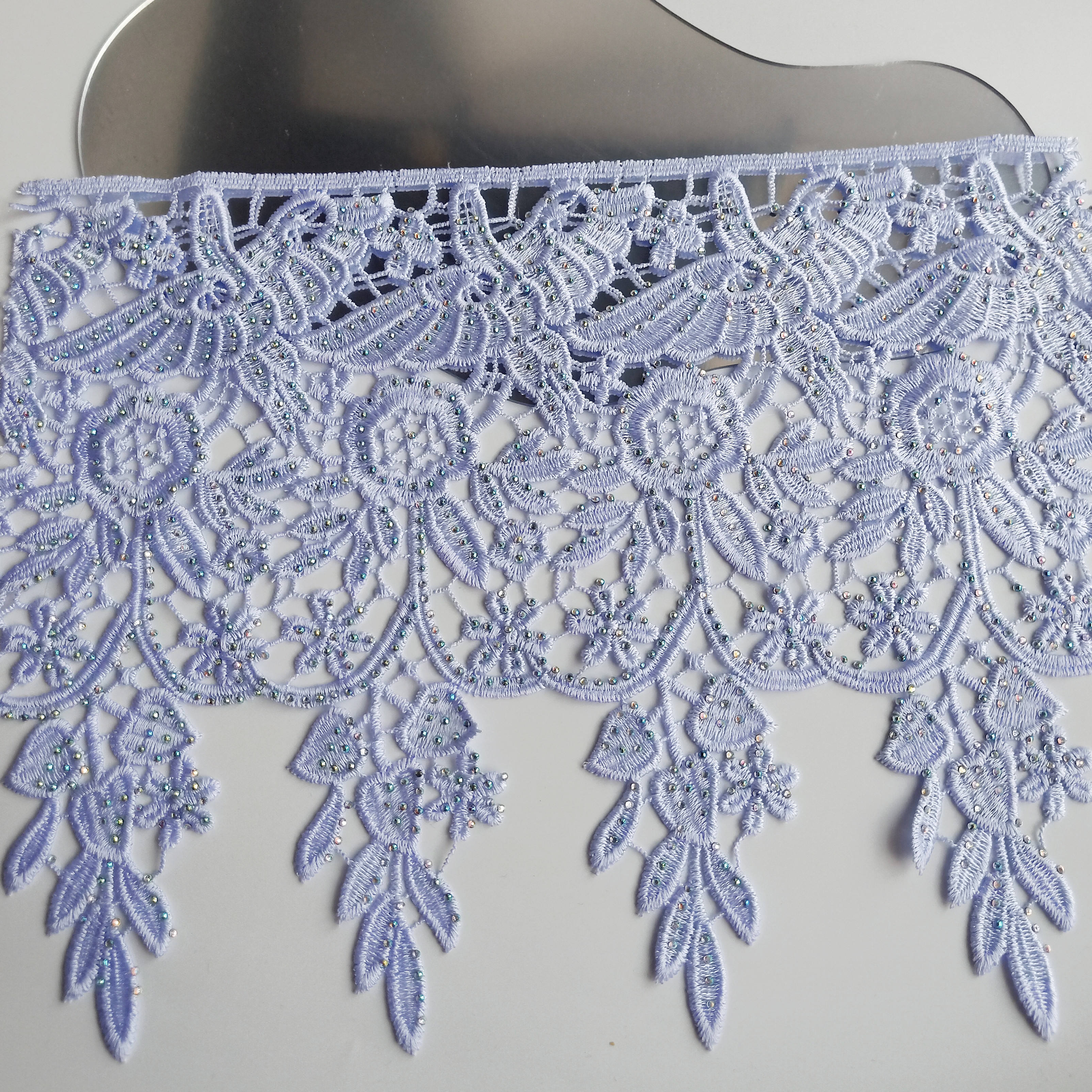Tagagawa ng pakyawan ng mainit na pagbebenta 100% polyester tela bulaklak at pattern ng ibon na burda ng puntas na tela